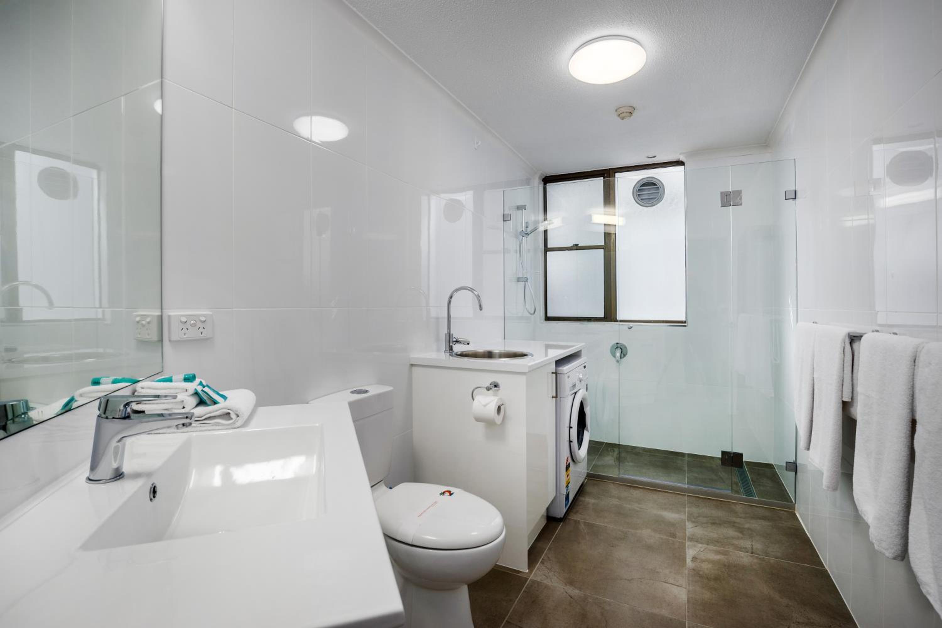 2 Bedrooms, Courtyard, Apartment