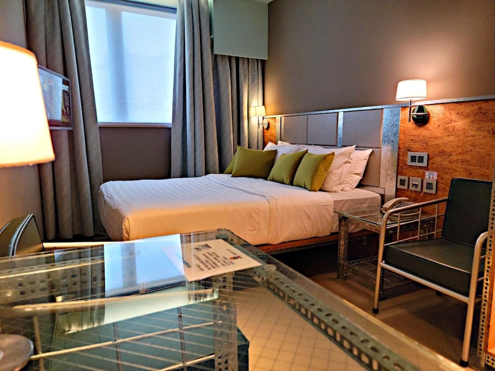 Ind Hotel 22/40