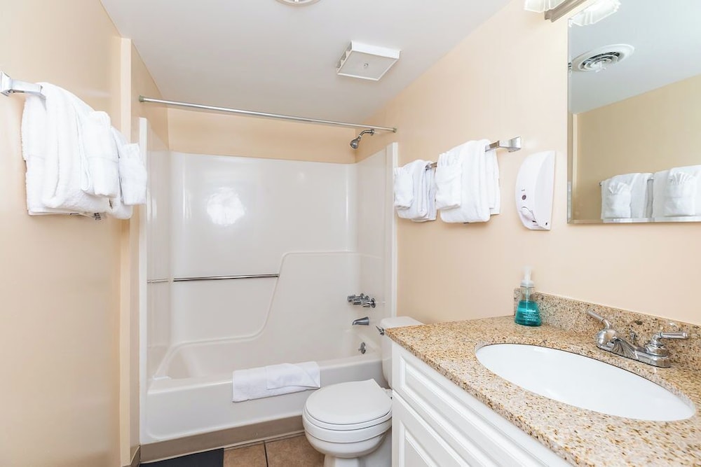 Condo, Traditional, 2 Double Beds, King Bed, Bay View, Sofa, Balcony 5/5