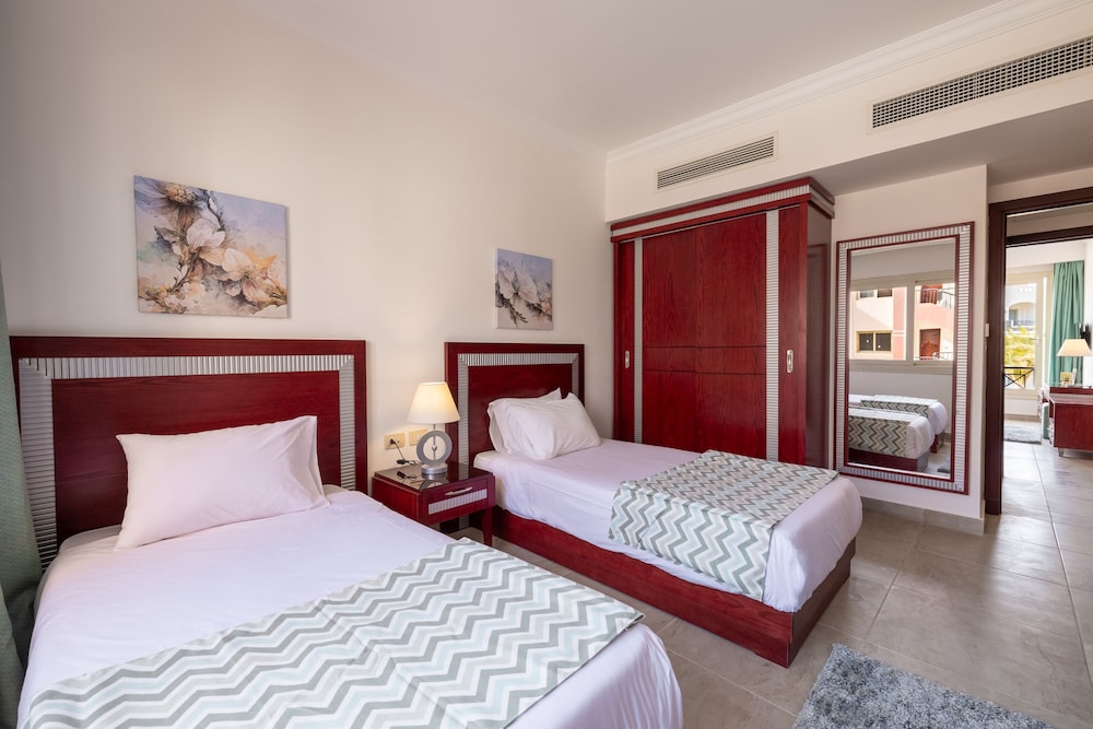 Oyster Bay Beach Suites 15/60