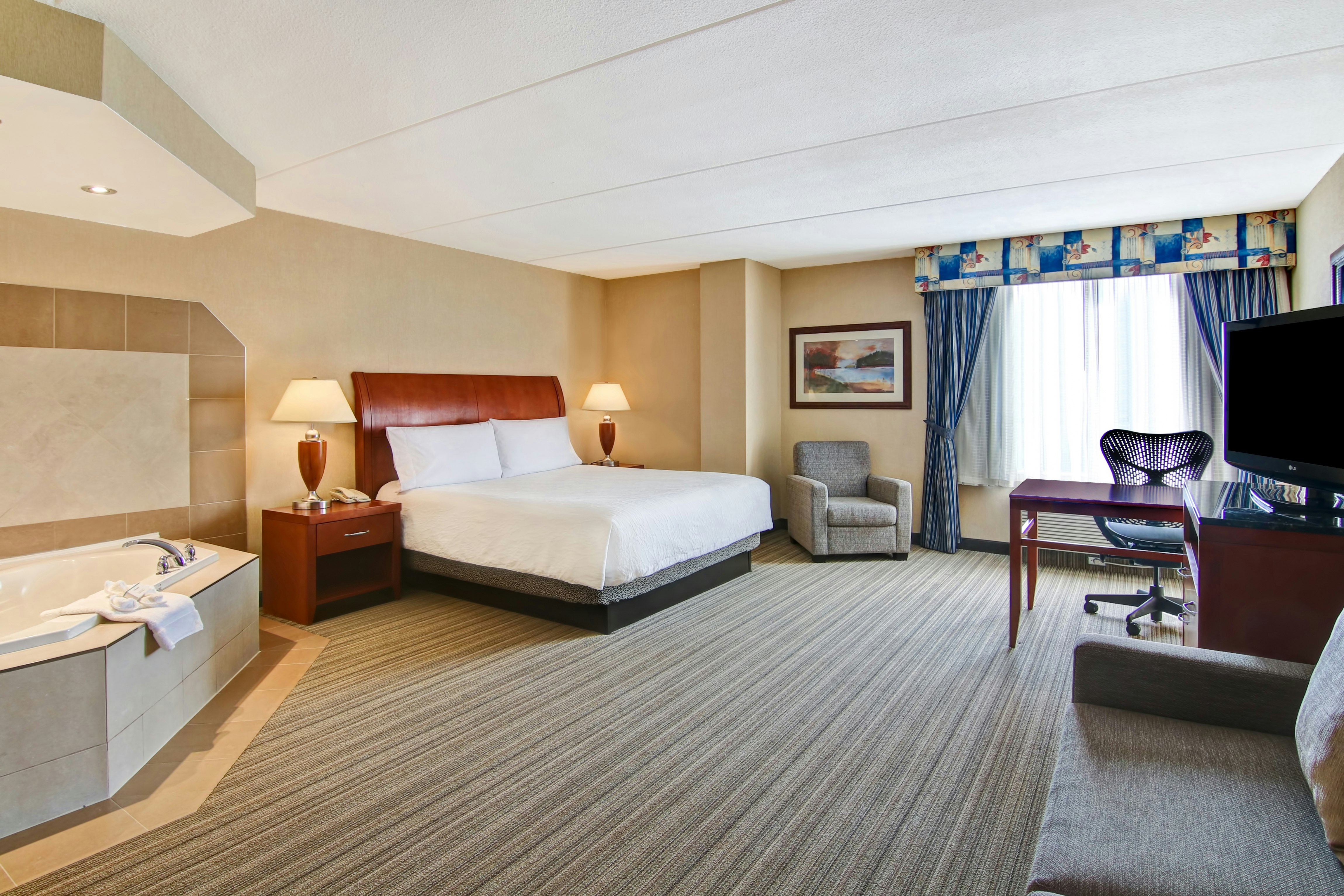 ROOM, KING BED, JETTED TUB