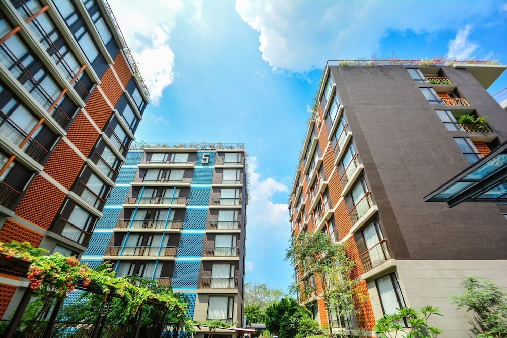 Balcony Courtyard Sriracha Hotel Serviced Apartments 1/50