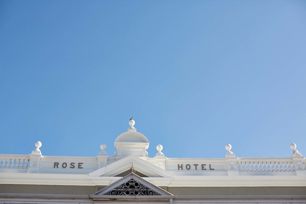 Rose Hotel 55/57
