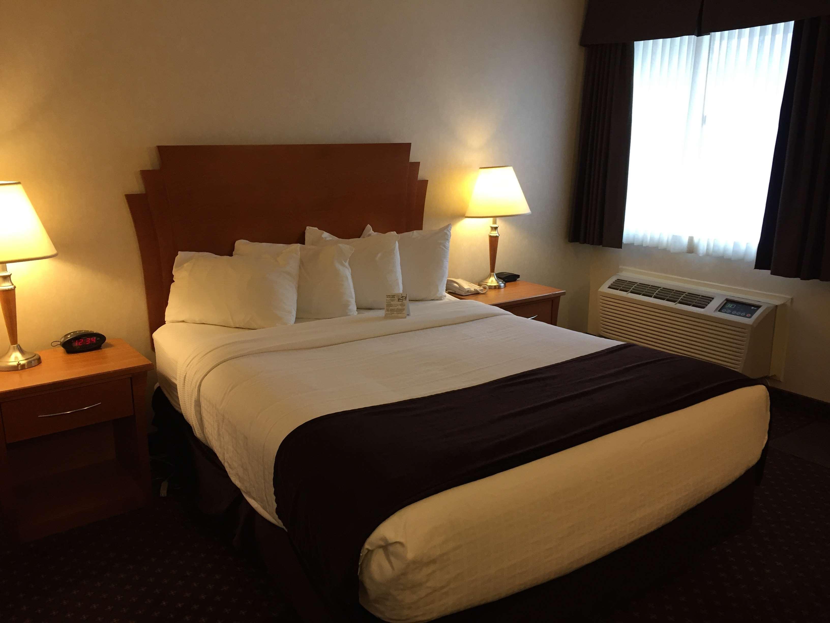 Room, Queen Bed