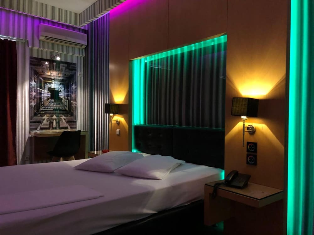 Olympic Hotel 16/23