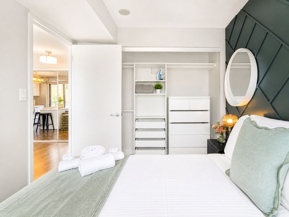 Executive, Suite, Queen Bed, City View, Sofa