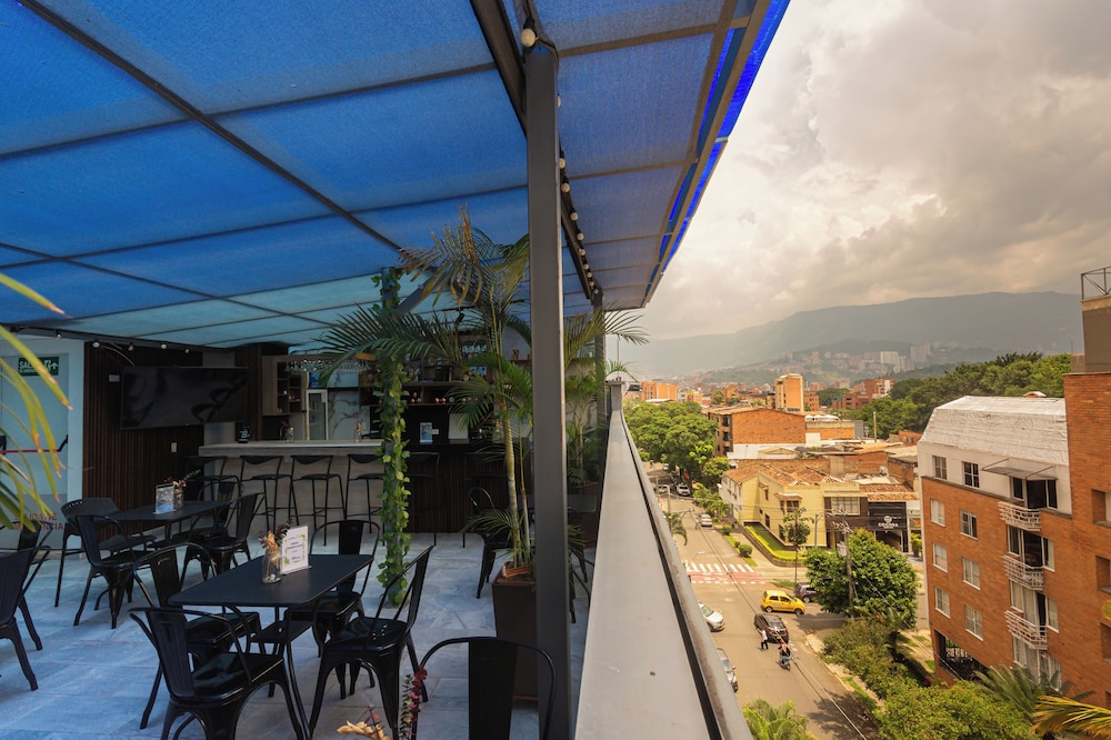 Hotel Laureles Plaza 61/63