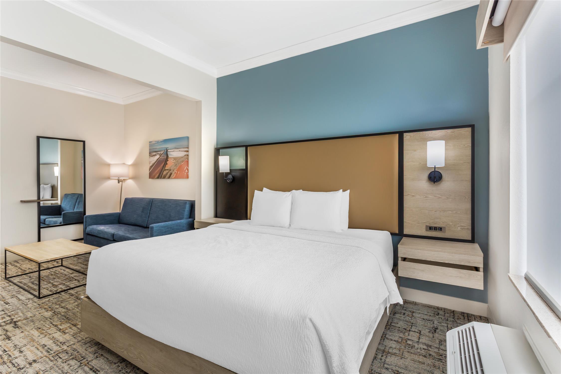 جناح بسرير كينج مع أريكة، Best Western Plus Airport Inn Suites Salt Lake City 2/6