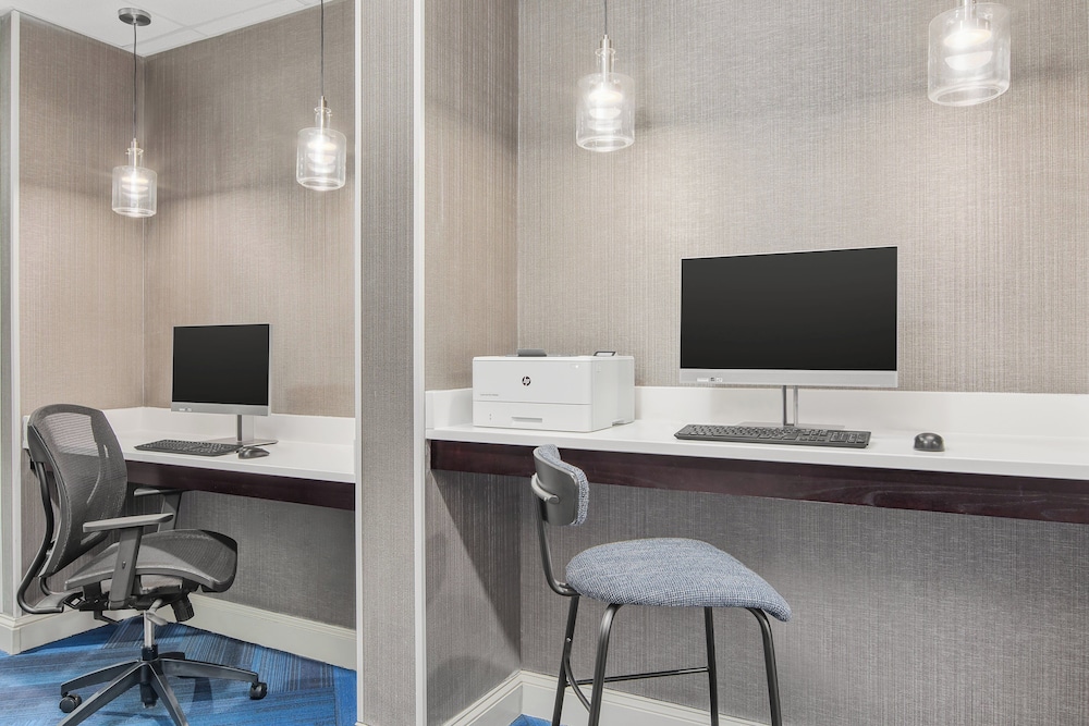 Holiday Inn Express Hotel And Suites Greenville I 85 Woodruff Rd 57/72