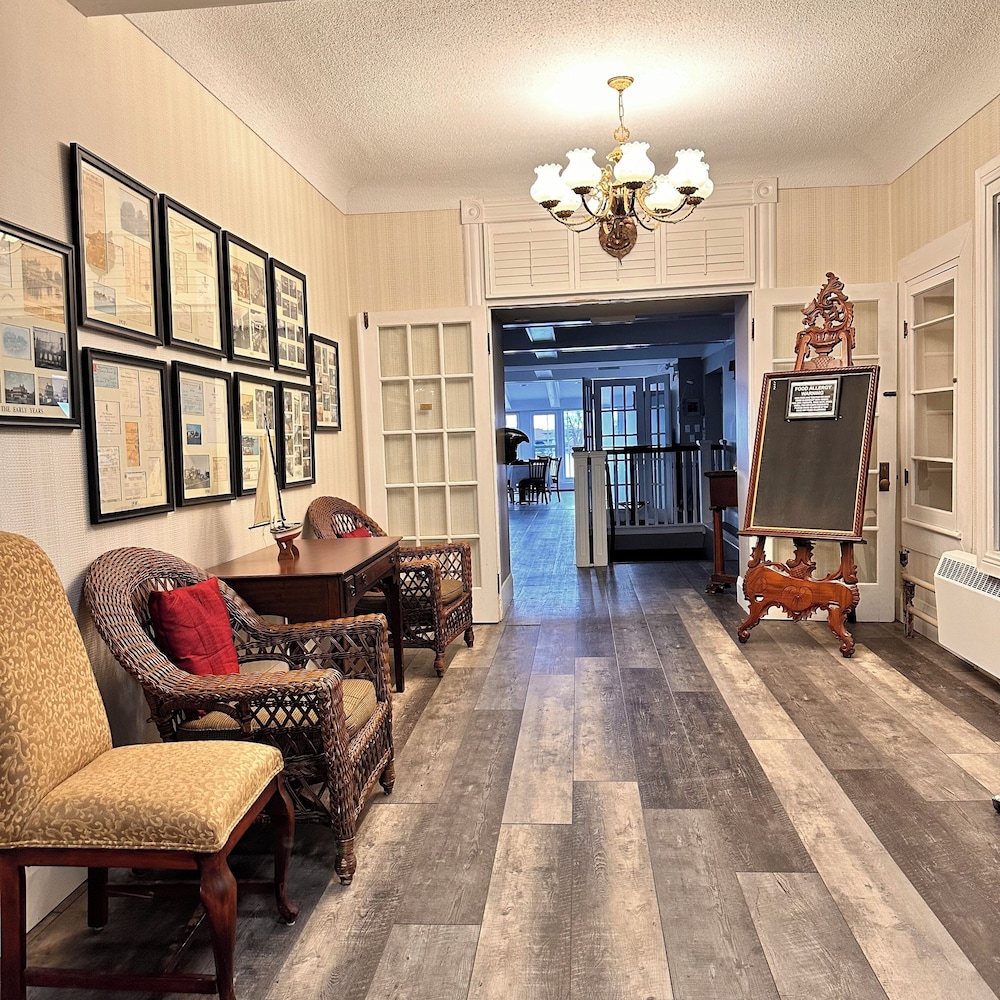 Gananoque Inn Spa 38/66