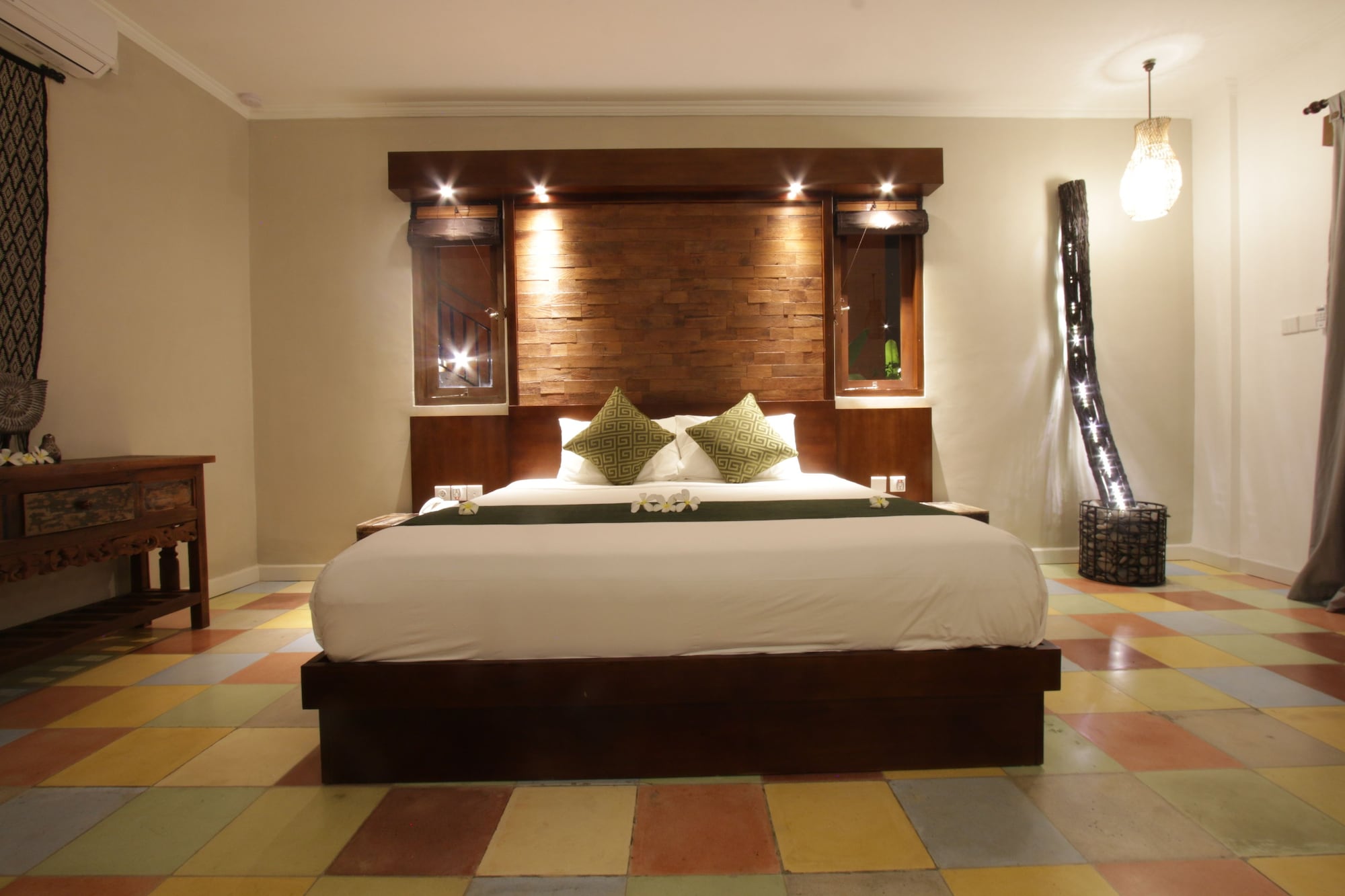 DELUXE, DOUBLE BED