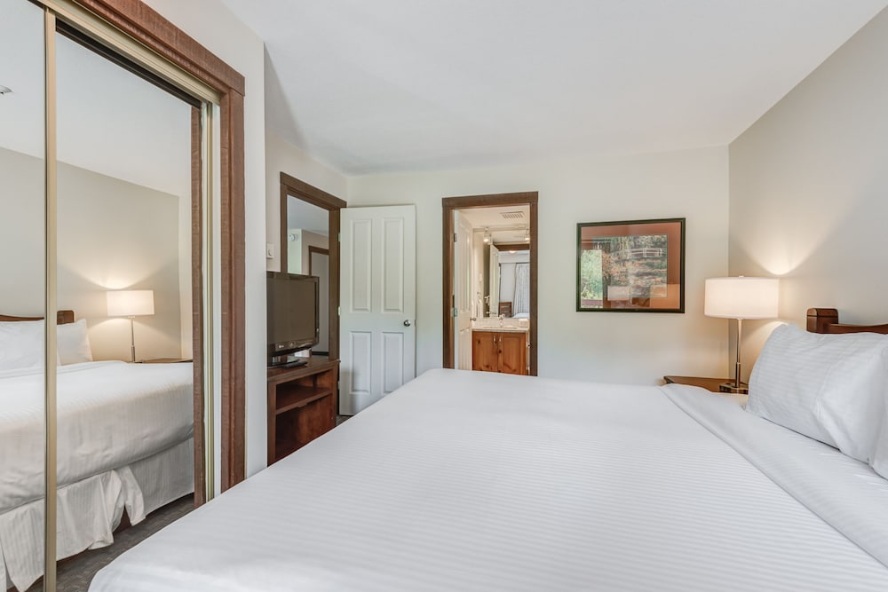 2 BEDROOMS, FAMILY SUITE, KITCHEN