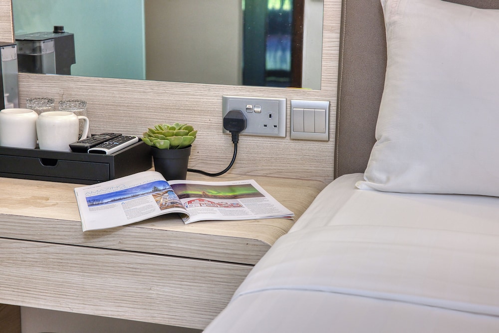CHAMPION HOTEL CITY 40/50