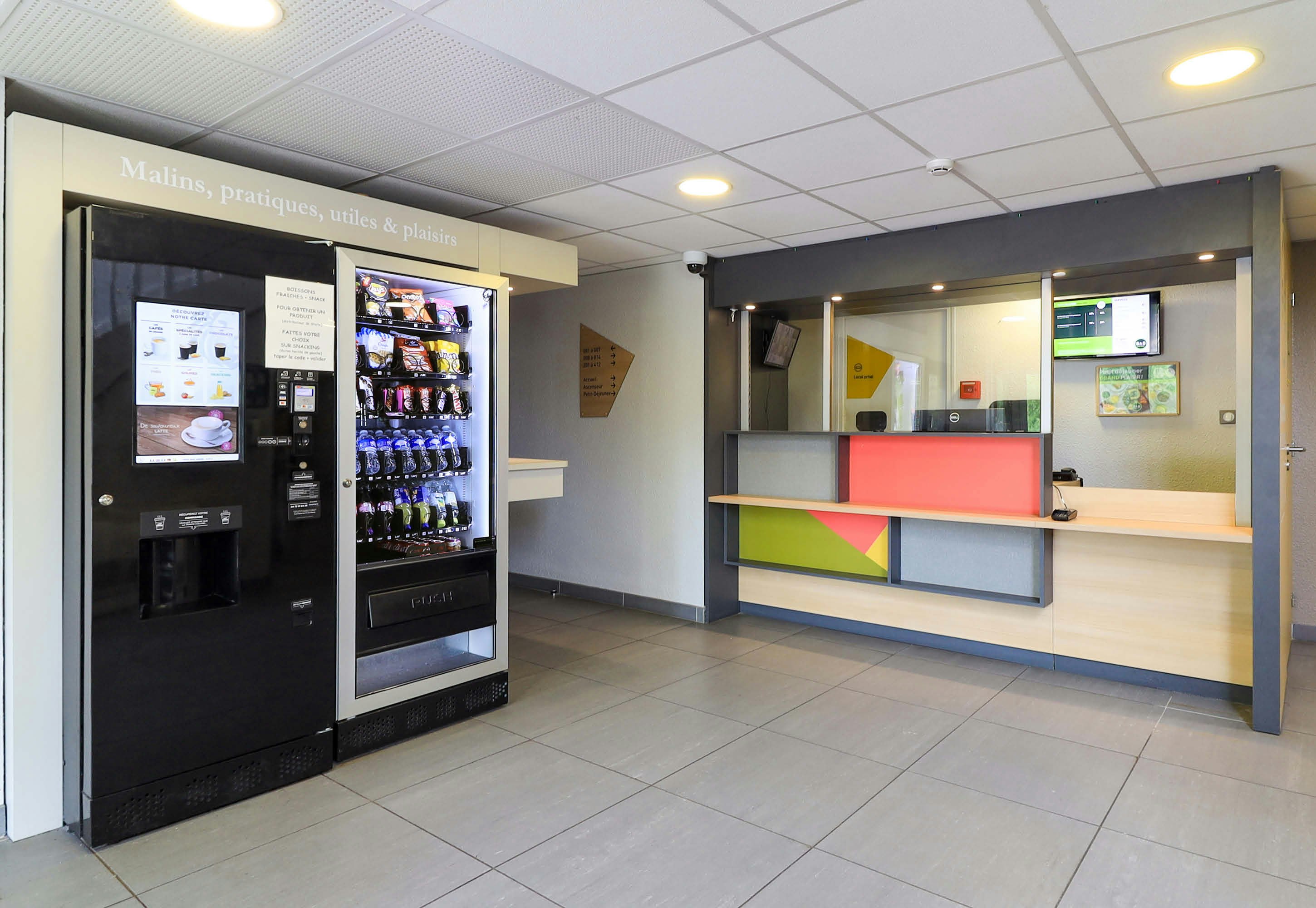 Lobby at B&B HOTEL Chalon-Sur-Saone Sud, Saint-Remy (Saone-et-Loire)