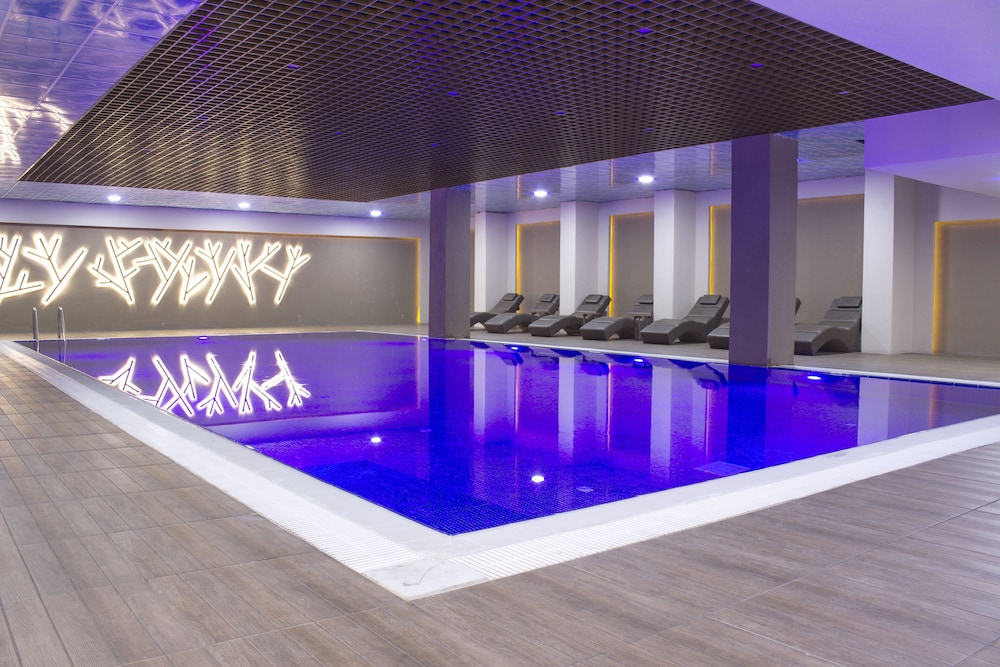 Sarissa Hotel 24/38