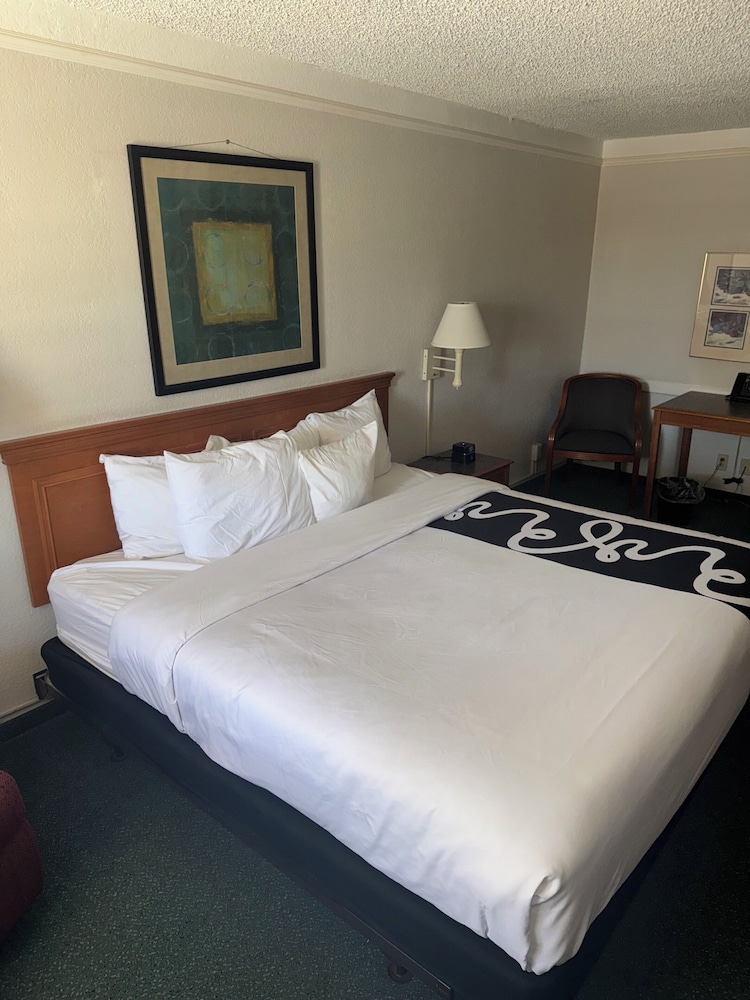 Deluxe, King Bed