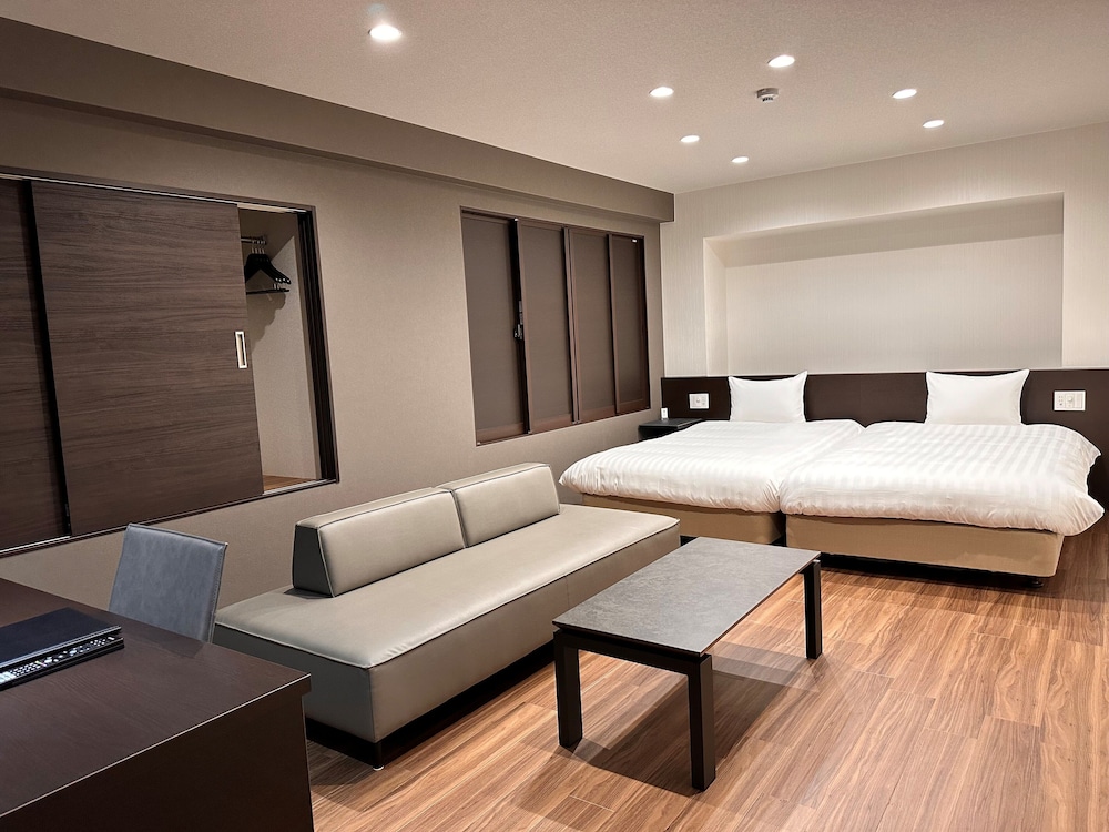 DELUXE, TWIN BEDS
