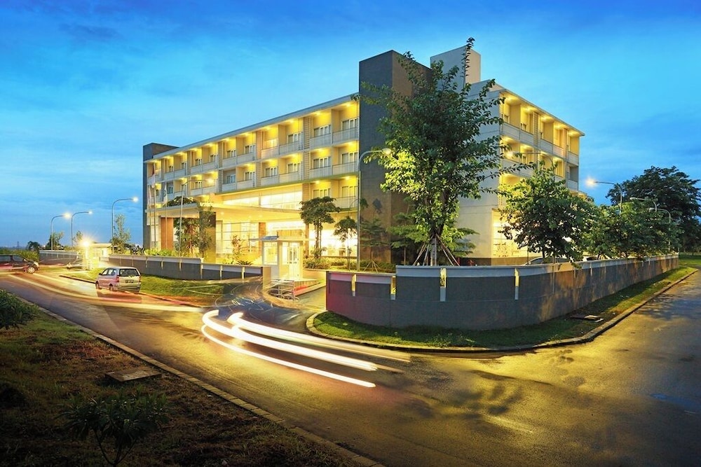 Treepark Serviced Apartment Karawang 2/50
