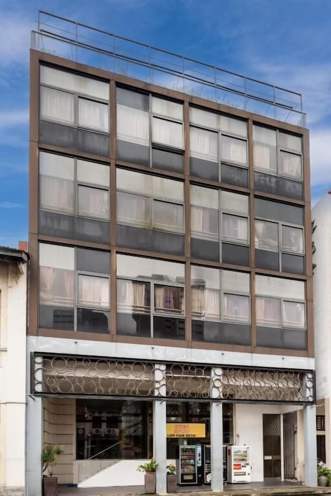 A Hotel Dickson 2/50