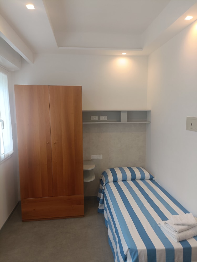 Hotel Ambasciata 6/36