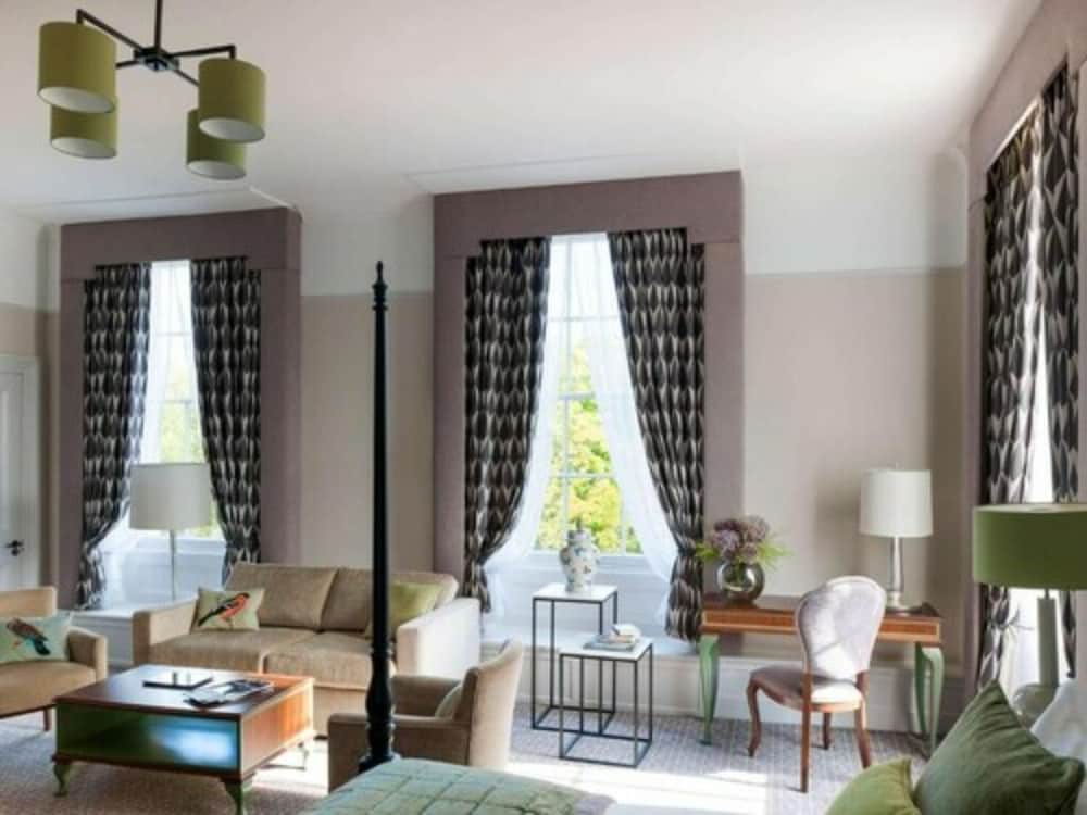 Queens Hotel Cheltenham 29/53
