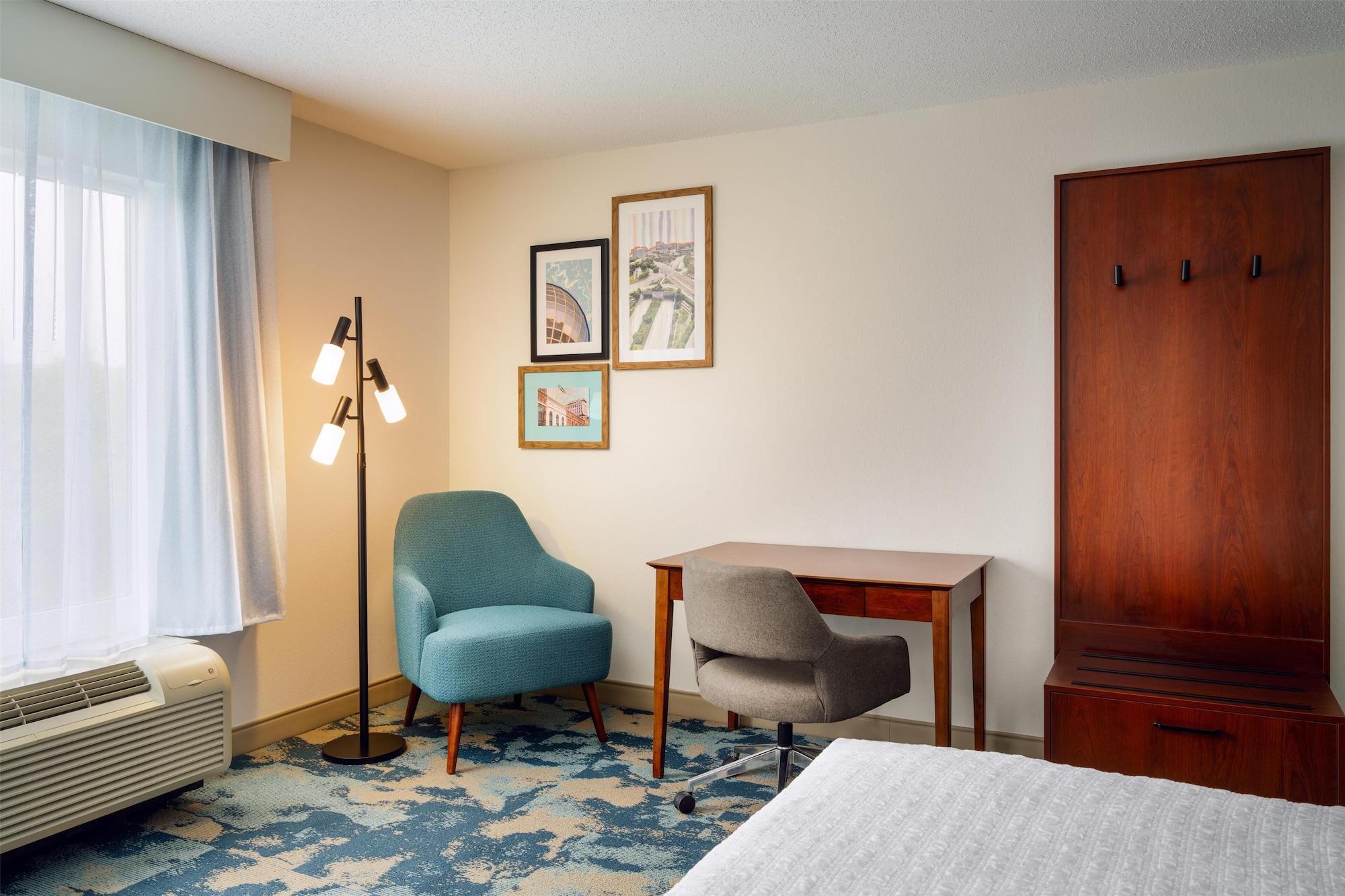 جناح لذوي الإعاقة، Hampton Inn & Suites Knoxville-Turkey Creek/Farragut 4/6