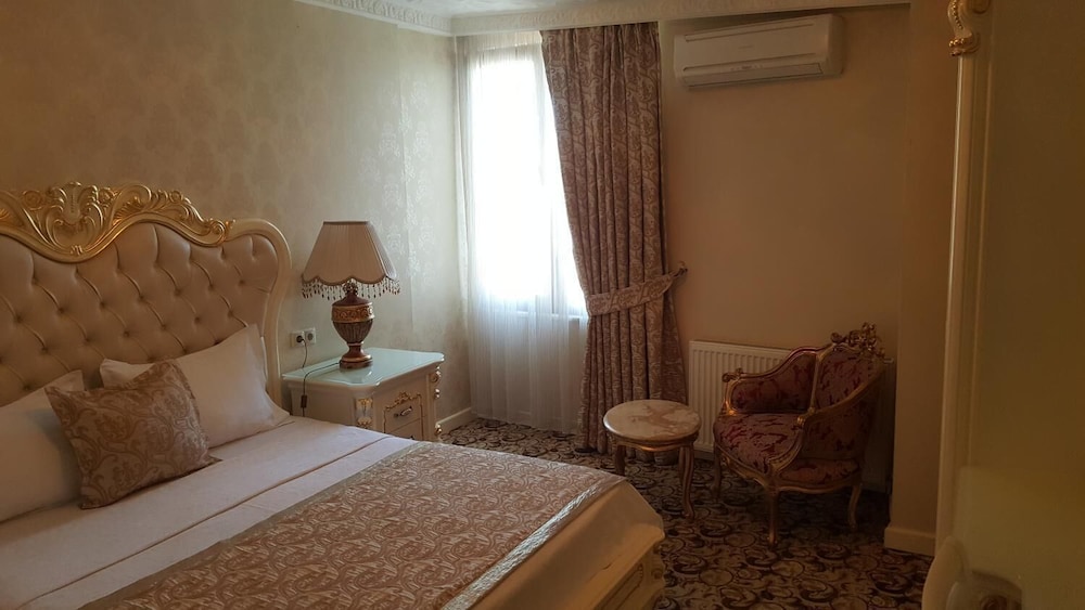 BEST TOWN HOTEL 7/48