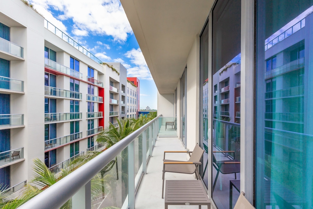 CH Luxury Condos & Studios On The Beach 14/50