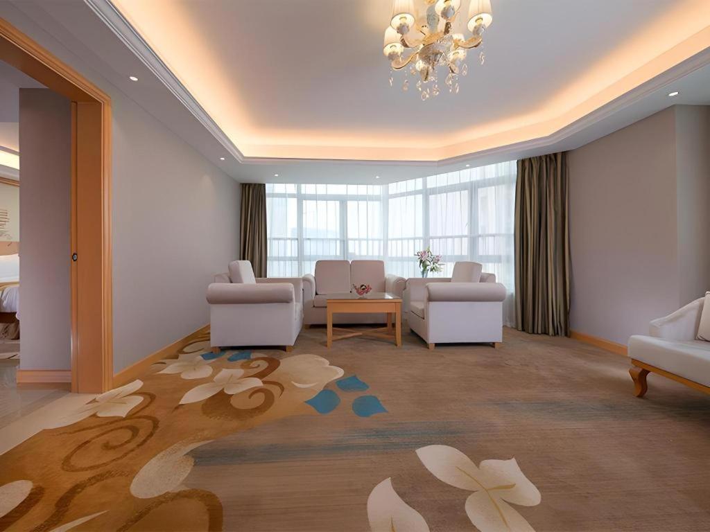 Vienna Hotel (Zhongshan Ancient Town Haizhou) 43/58