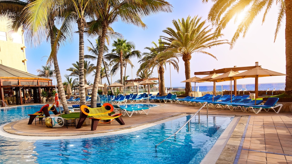 Bull Dorado Beach 37/50