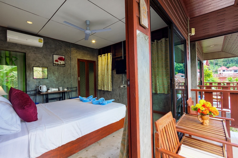 SUPERIOR, BUNGALOW, BALCONY
