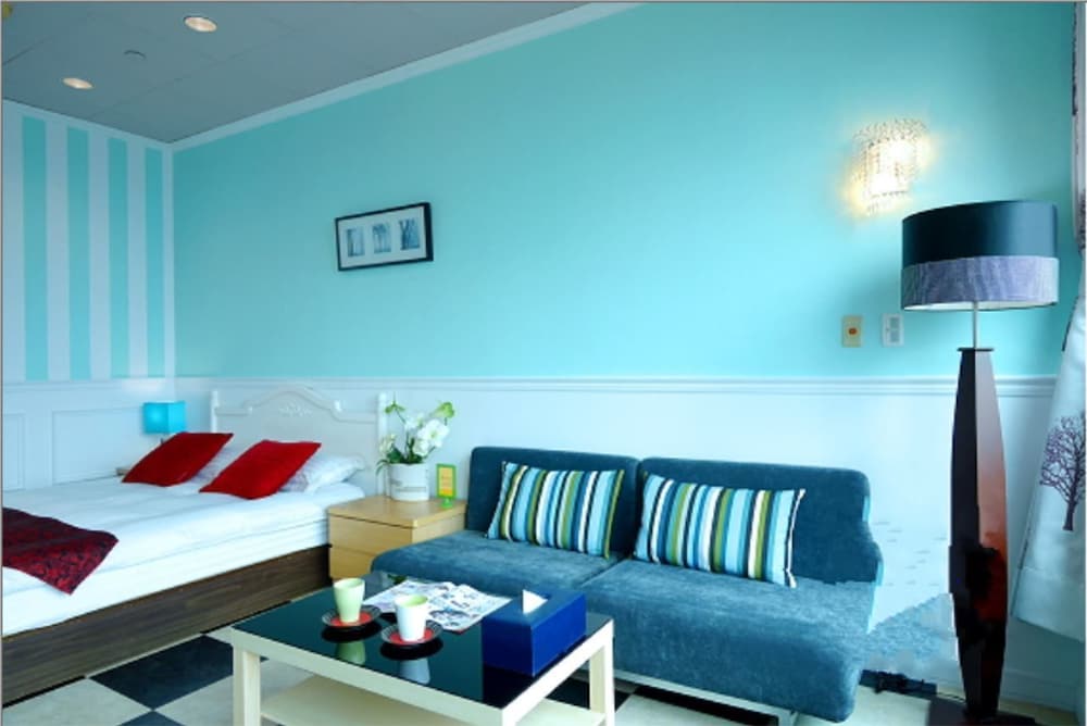 85 Cape Suites 49/74