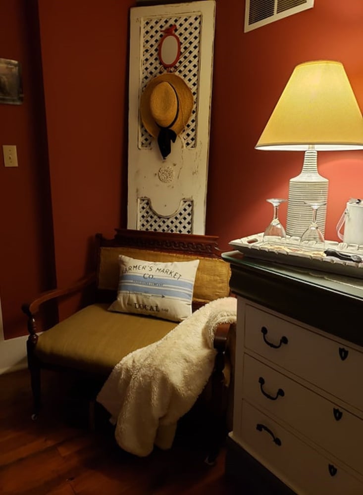Applesauce Inn Bed and Breakfast 9/22