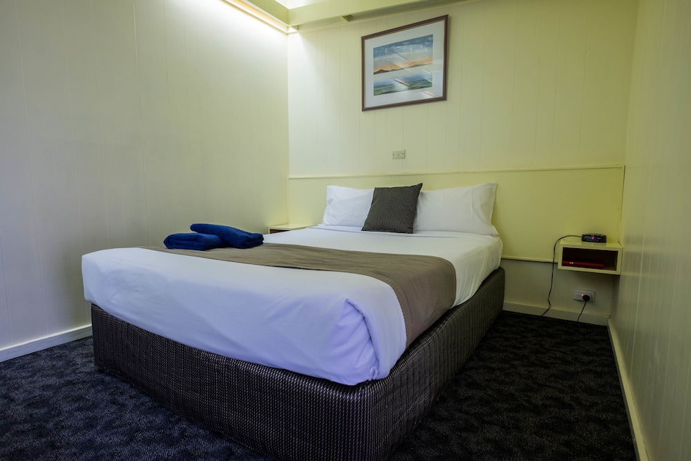 Pioneer Station Motor Inn 17/57
