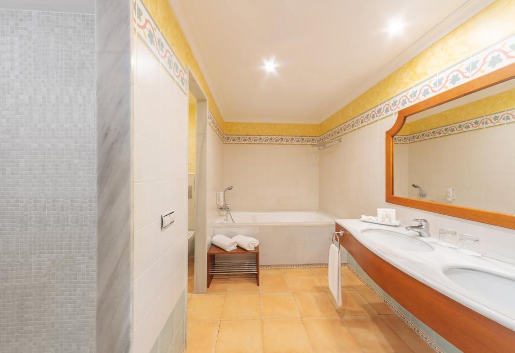 Room, La Quinta Menorca by PortBlue Boutique - Adults Only 2/2
