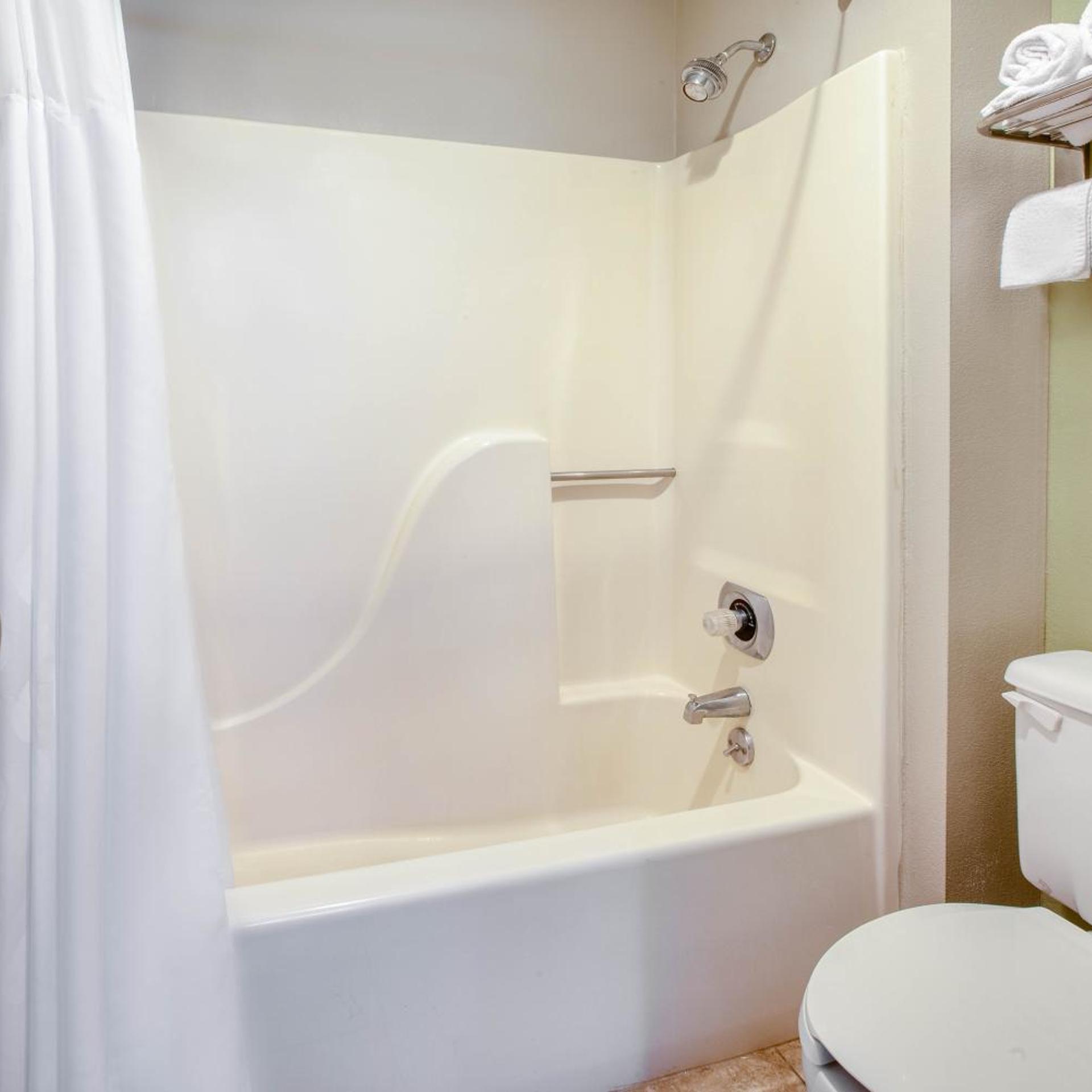 جناح ديلوكس بسرير كوين، Baymont By Wyndham Grand Rapids Southeast 3/4