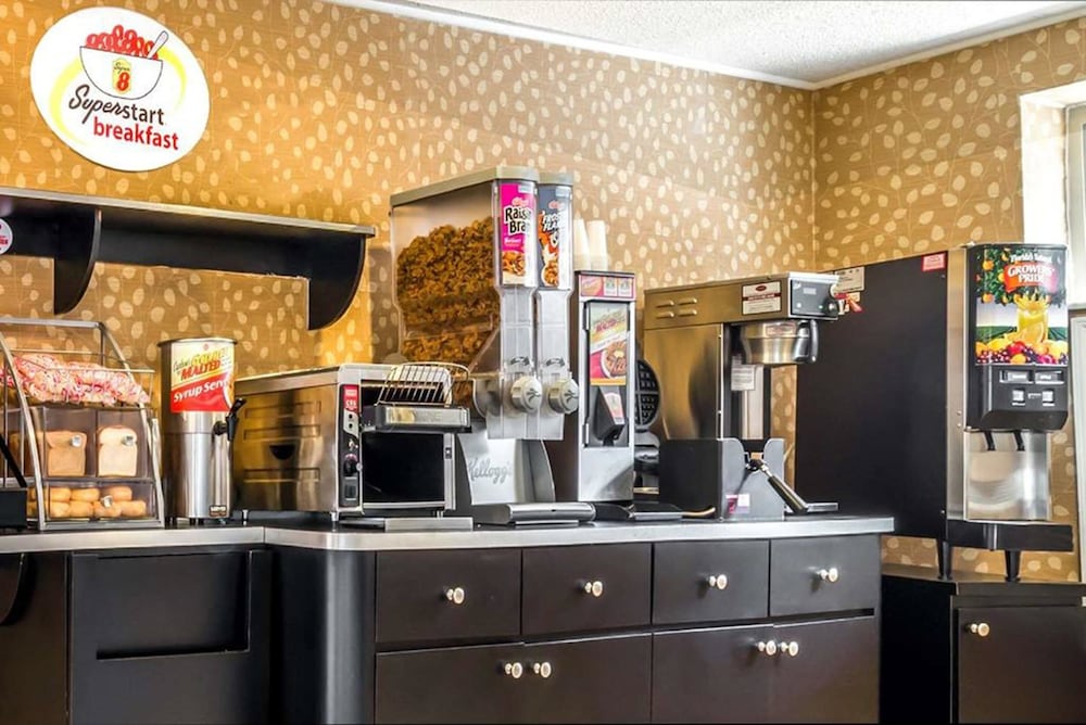 Super 8 by Wyndham North Bergen NJ/NYC Area 16/20