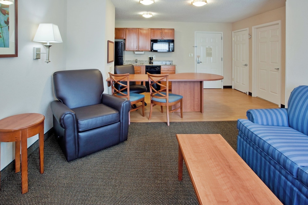 Candlewood Suites Colonial Heights Fort Lee 23/43