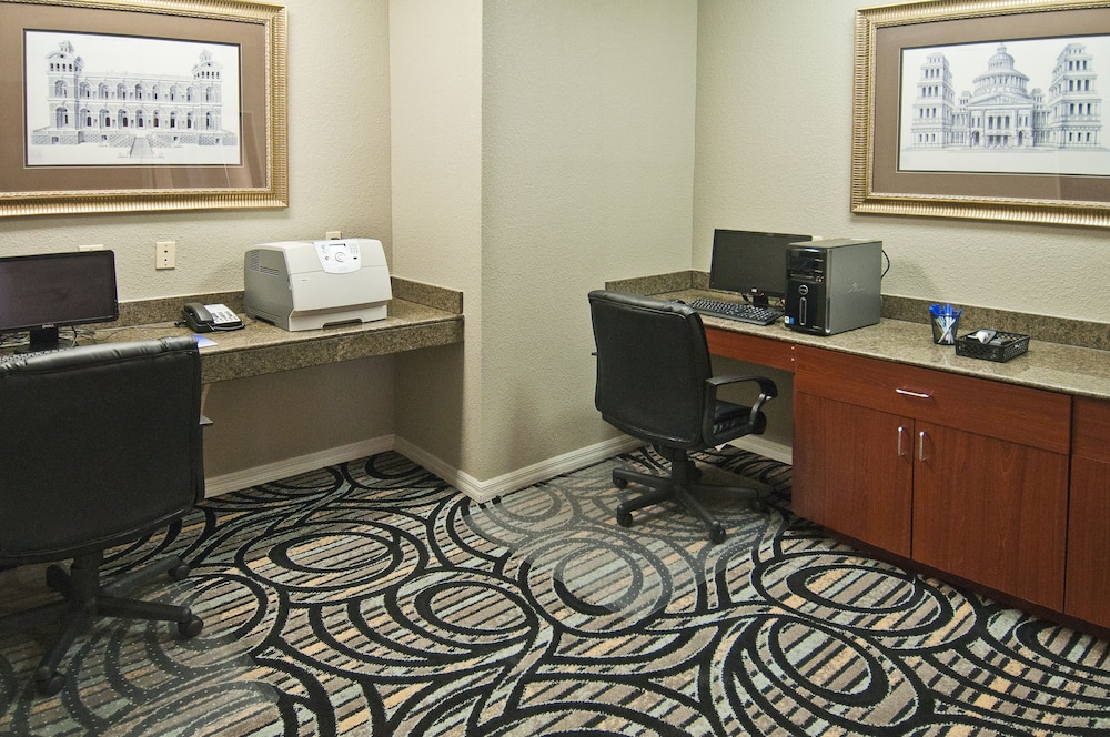 Holiday Inn Express Hotel And Suites Lake Charles 45/58