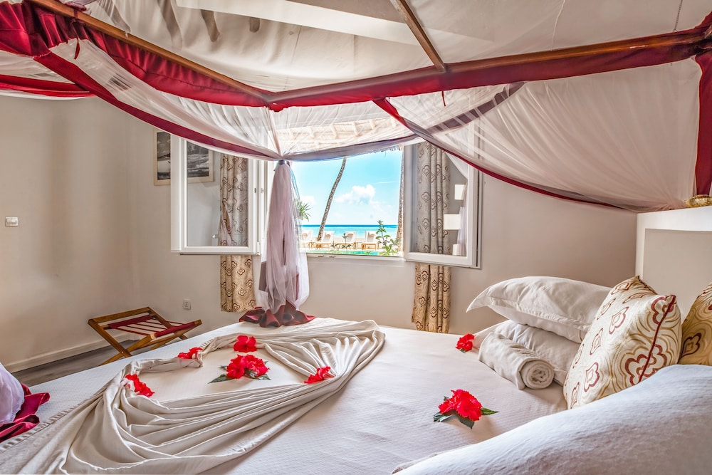 AHG Dreams Bay Beach Hotel - Adults Only 6/45