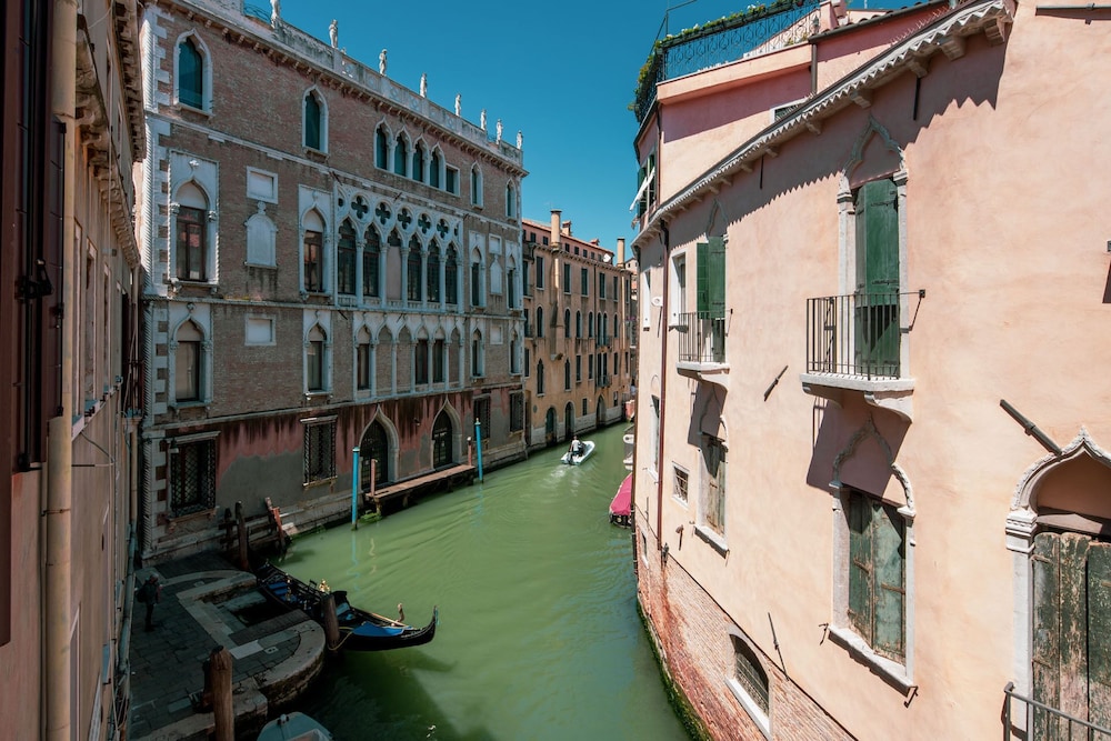 San Marco Boutique Canal View 31/33