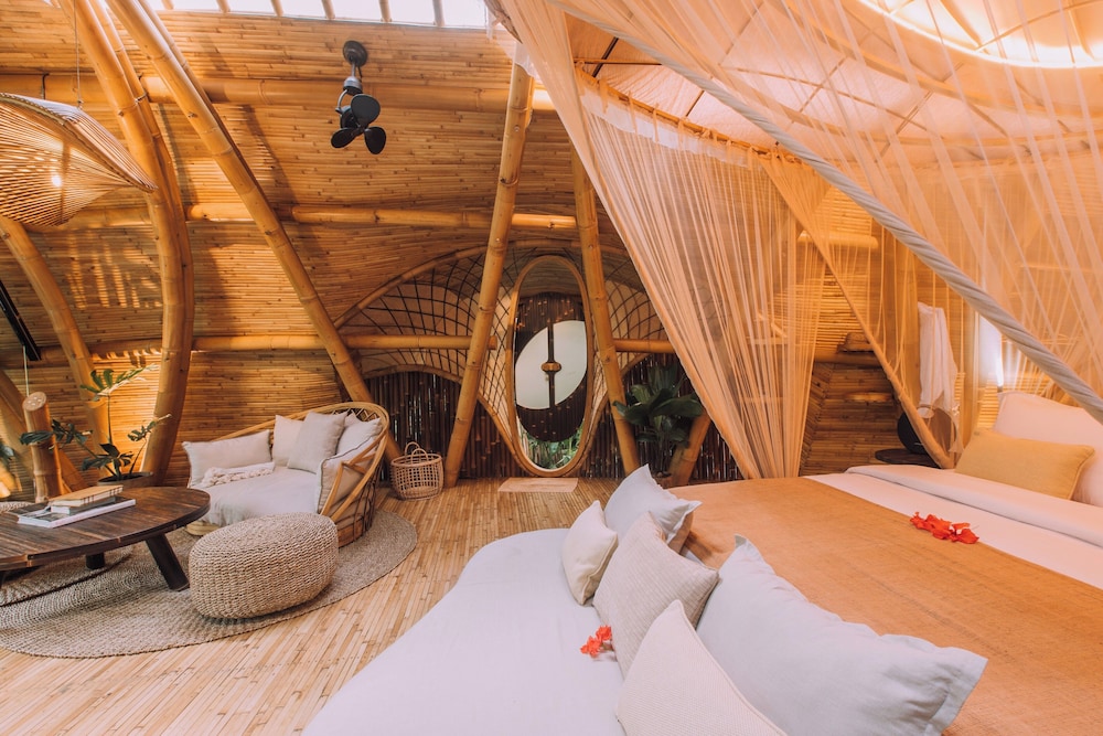 Cocoon, King Bed
