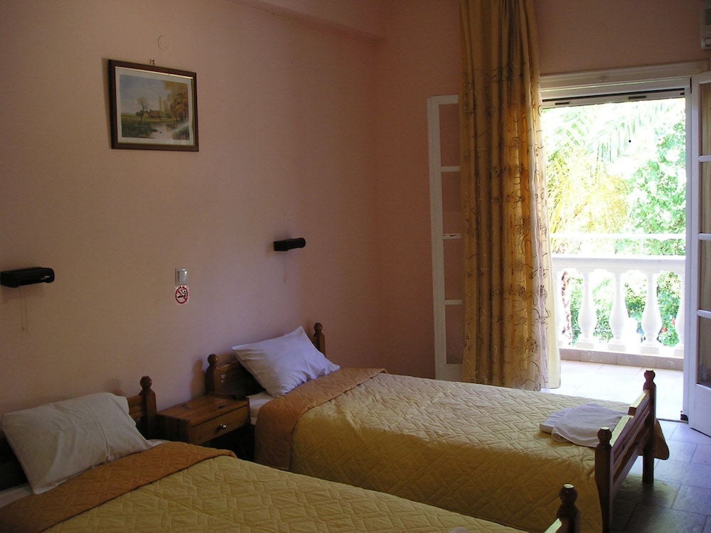 River Studios and Apartments 28/64