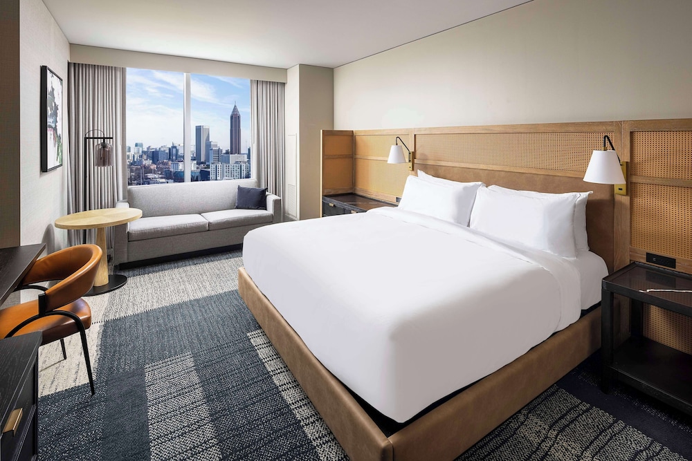 Room, King Bed, Skyline View