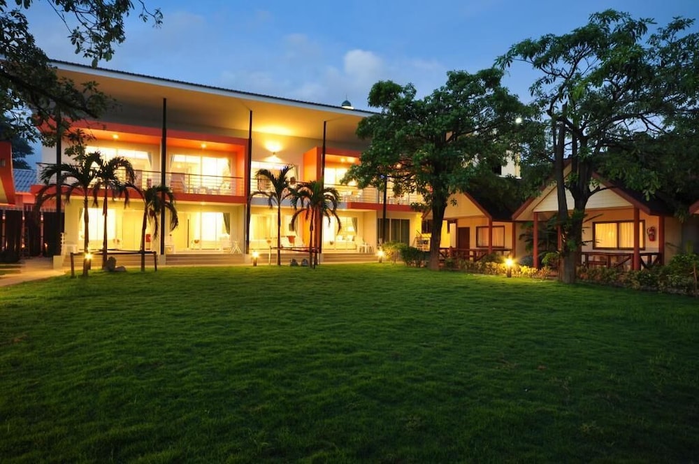 Phi Phi Rimlay Resort 4/48