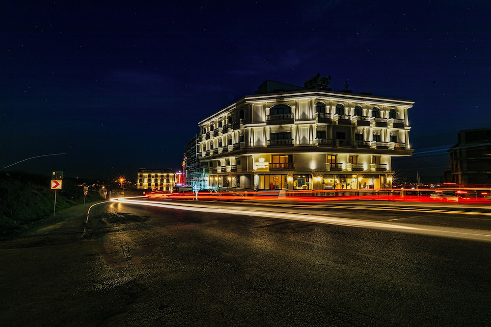 Nenessa Airport Hotel 3/46