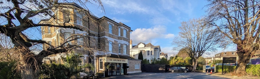 The Applewood Hotel 54/67