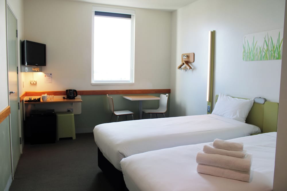 BUDGET, TWIN BEDS