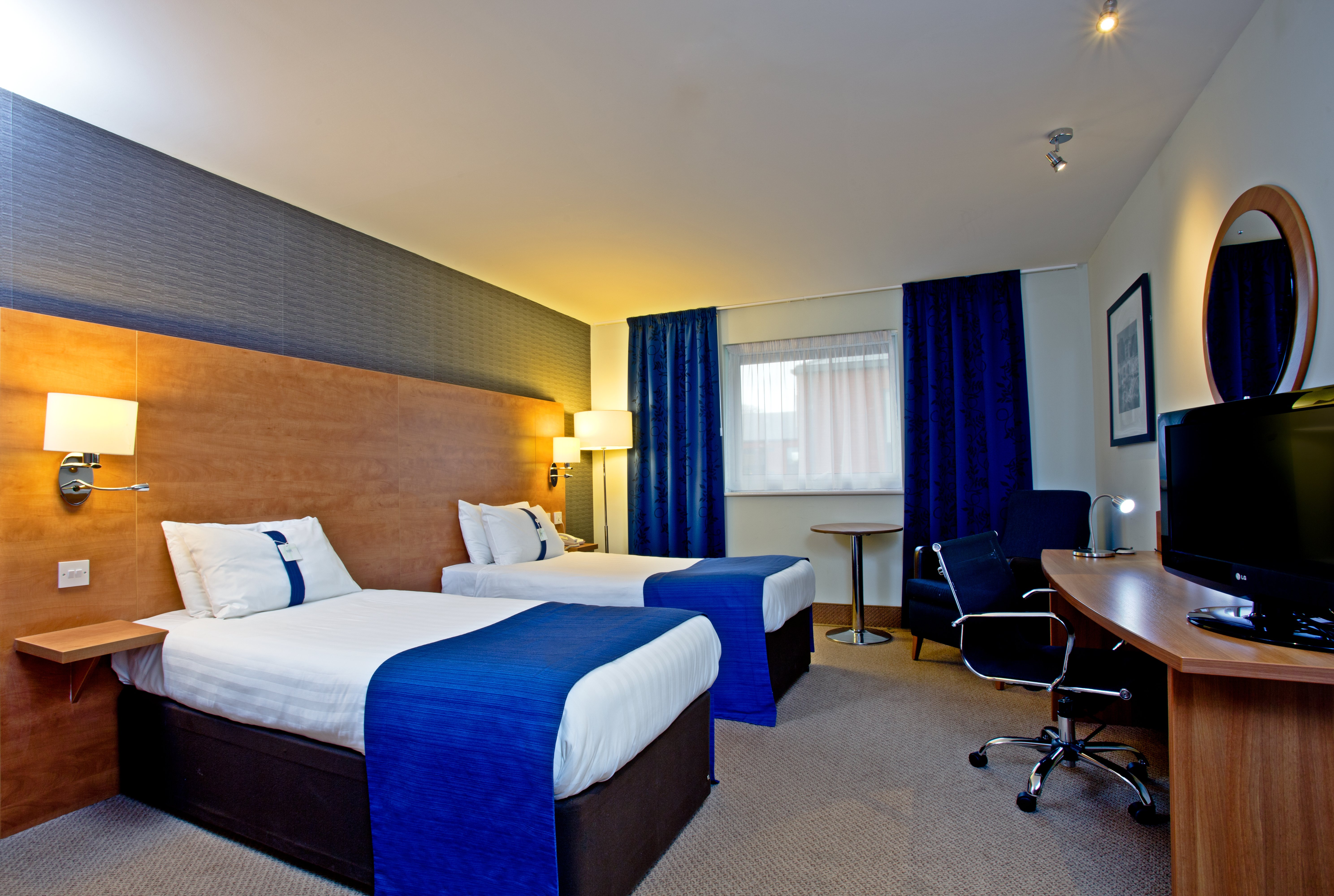 HOLIDAY INN EXPRESS SHREWSBURY 11/40