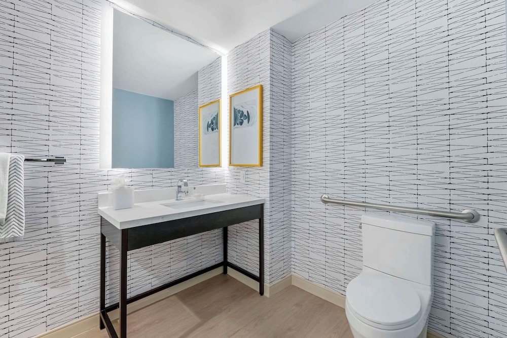 غرفة قياسية بسريرين كوين، Cambria Hotel Austin Downtown 6/6